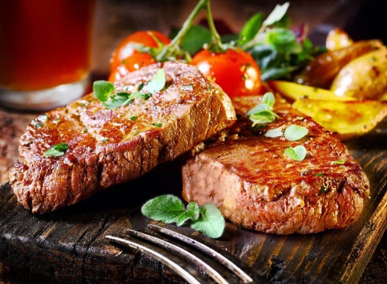 Een bord eten van de restaurantkaart